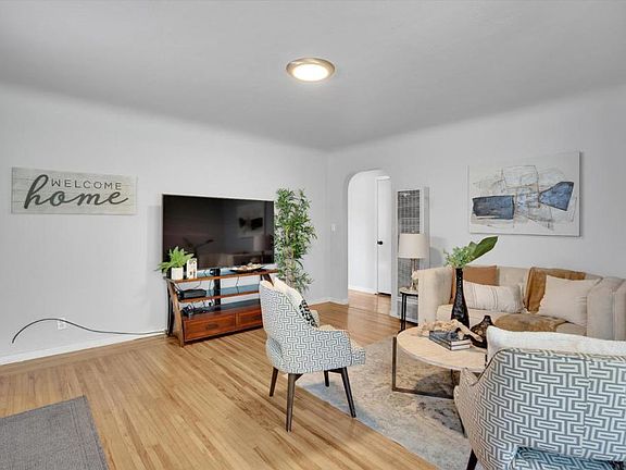 5th image of 922 Valota Rd