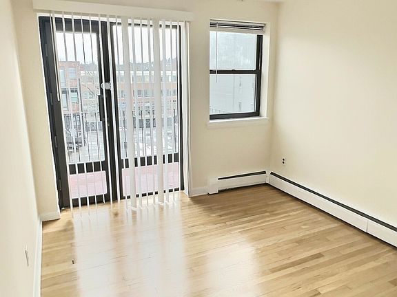 4th image of 1039 Commonwealth Ave APT 21