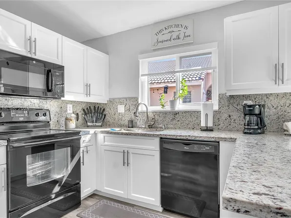 18801 NW 11th St, Pembroke Pines, FL 33029