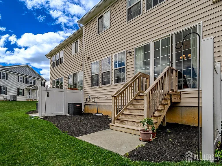 3305 Charleston Dr — Photo 28