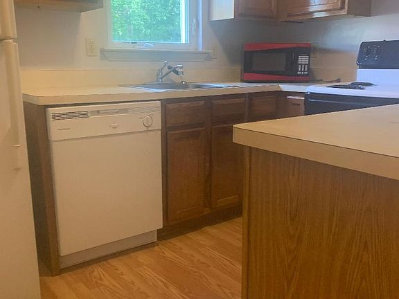 2nd image of 22027 Oxford Ct