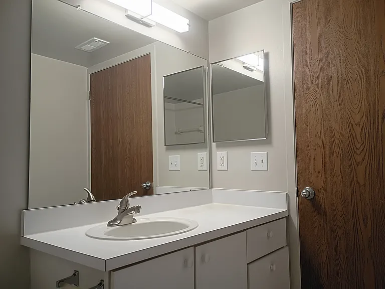 Prentiss Pointe Apartments — Photo 97