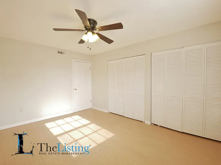 408 Banyon Tree Cir #100 — Photo 19