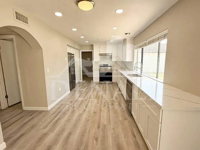 1529 E Edgewater Dr — Photo 6