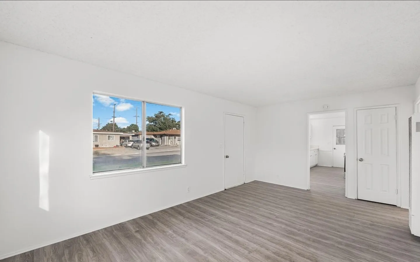 3 bed, 936 sqft, $2,350 — Photo 3