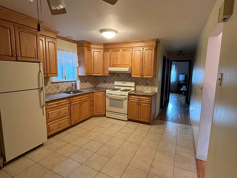 397 Davis Ave #1 — Photo 3
