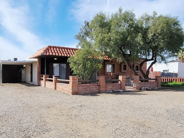 422 E Navajo Rd — Photo 29