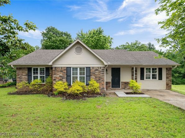 2008 N 30th St, Van Buren, AR 72956