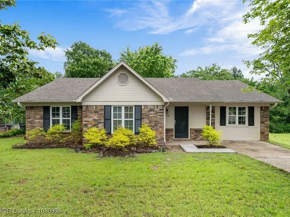 2008 N 30th St, Van Buren, AR 72956