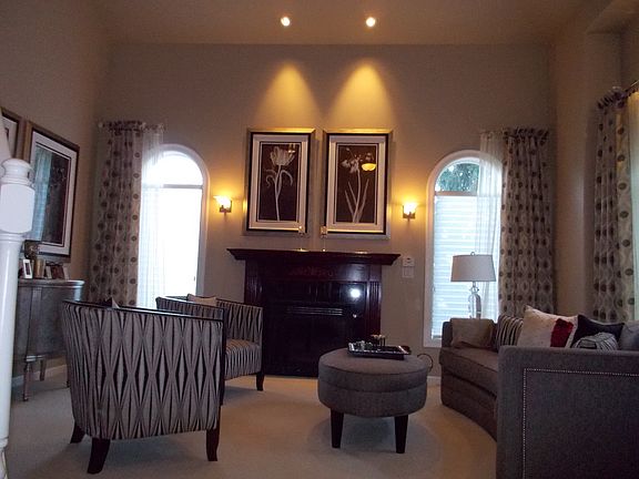 Living Rm w/ Gas Fireplace