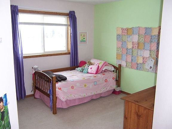 2nd image of 408 Duchess Ct