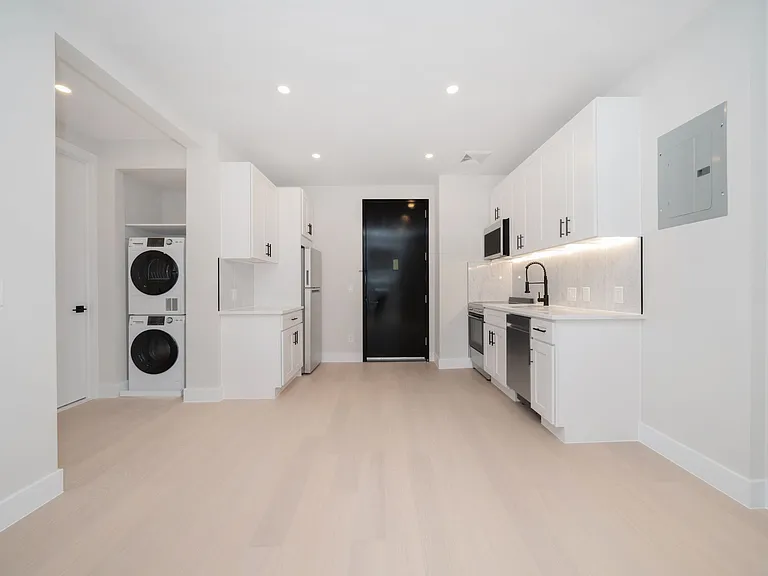 1269 1st Ave #4B — Photo 1