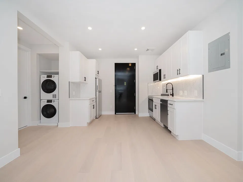 1269 1st Ave #5B