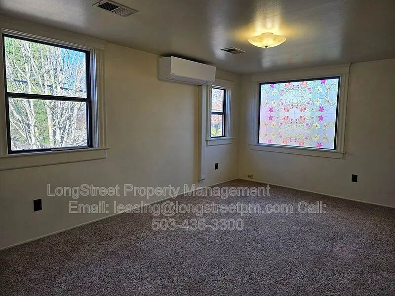 Building Photo - 1052 SW Western Blvd #UPPER