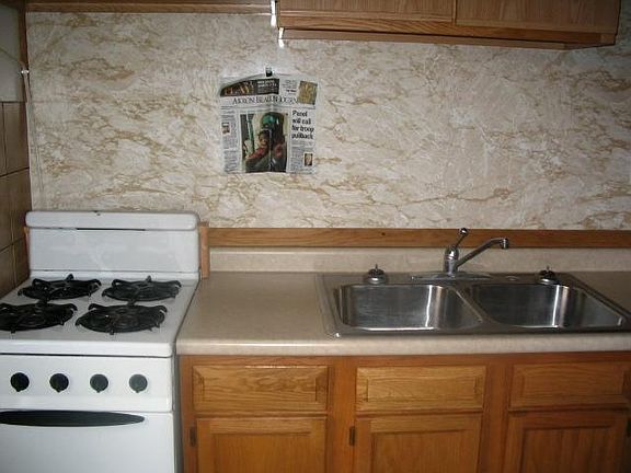 2nd image of 886 N Summit St #B