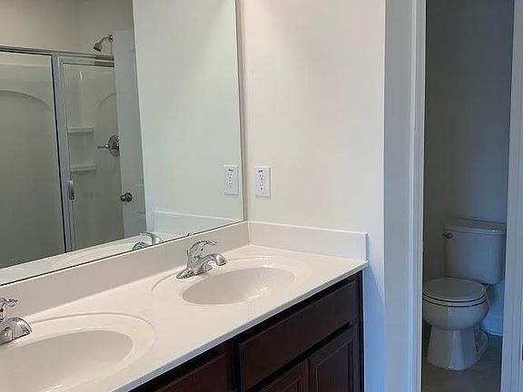4th image of 45 Bordeaux Dr