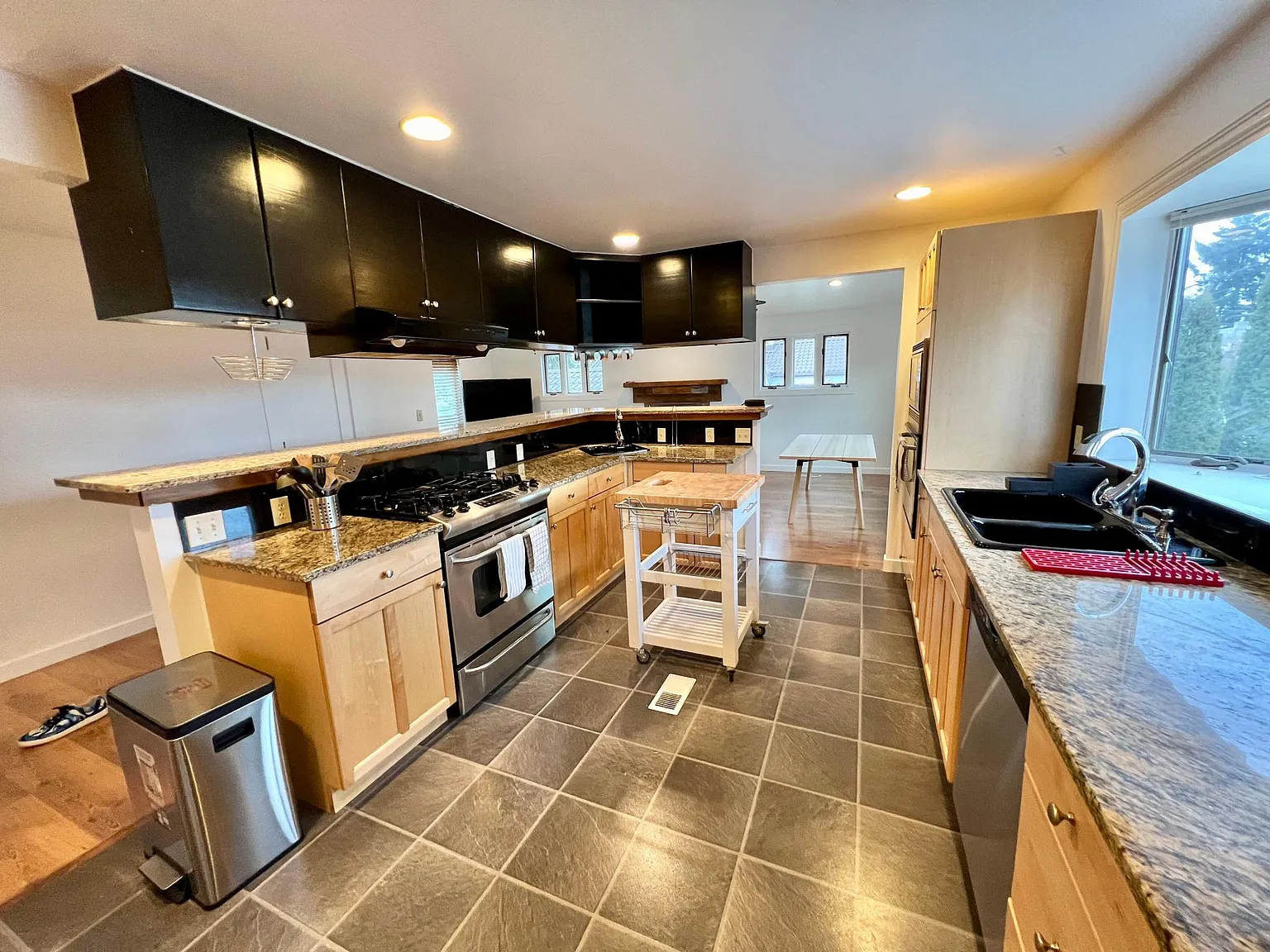 1 bed, 350 sqft, $875 — Photo 2