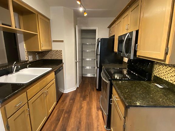 2nd image of 2906 West Ave APT 4