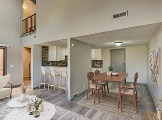 3820 N 111th Plz, Omaha, NE 68164