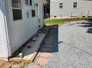 806 Lakeview Dr, Penhook, VA