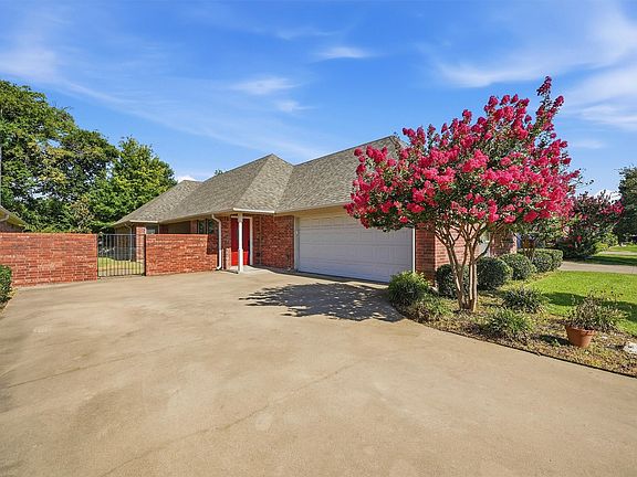 3rd image of 2704 Rex Cruse Dr