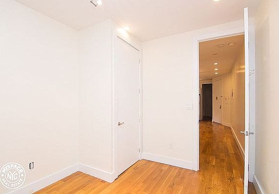 4th image of 1058 Bergen St #5RB