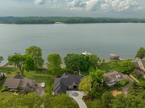 2nd image of 4925 Bal Harbor Cir