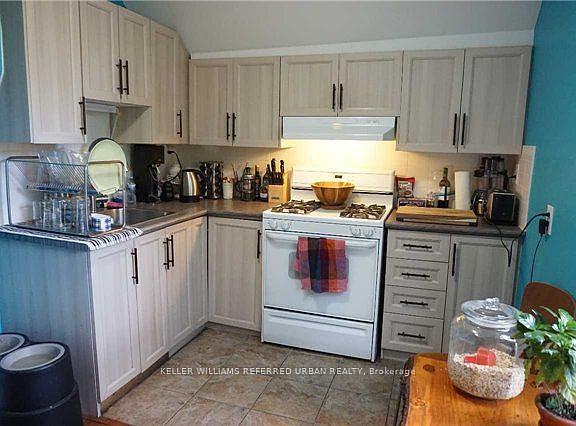 2nd image of 591 Jane St