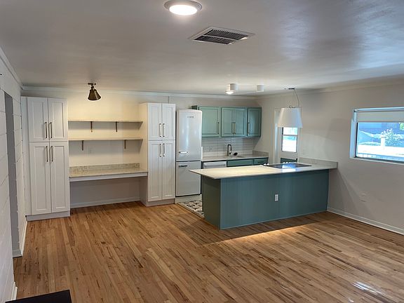 4th image of 320 Lakeview St APT 211
