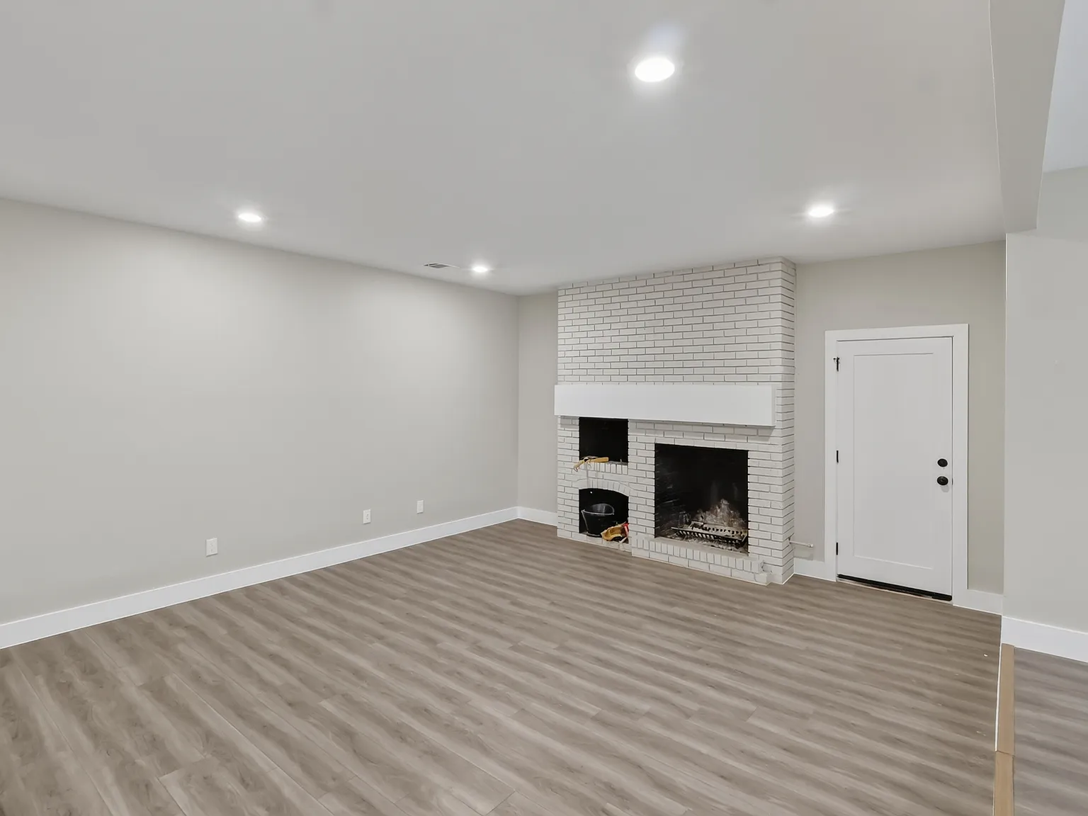 5 bed, 2728 sqft, $2,800 — Photo 3