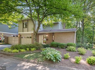 1624 Greenbriar Ct, Reston, VA 20190