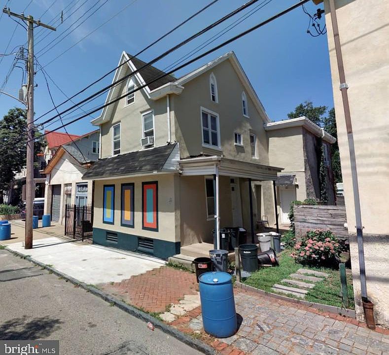 1st image of 21 W Harvey St