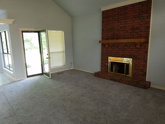 3rd image of 11832 Kingsridge Ter