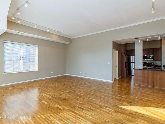 5th image of 2762 N Lincoln Ave APT 406