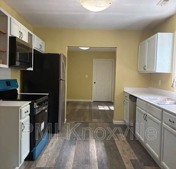 2340 Boxwood Ln — Photo 5