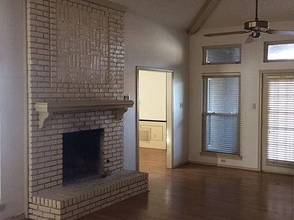 3rd image of 3211 Foxcreek Dr