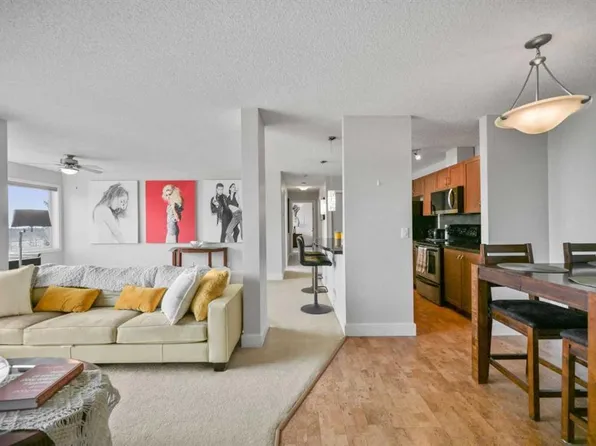 226 S Village Ter SW #1, Calgary, AB T3H 2L4
