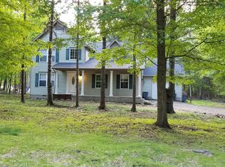 393 Wobbly Barn Rd, Henryville, PA 18332