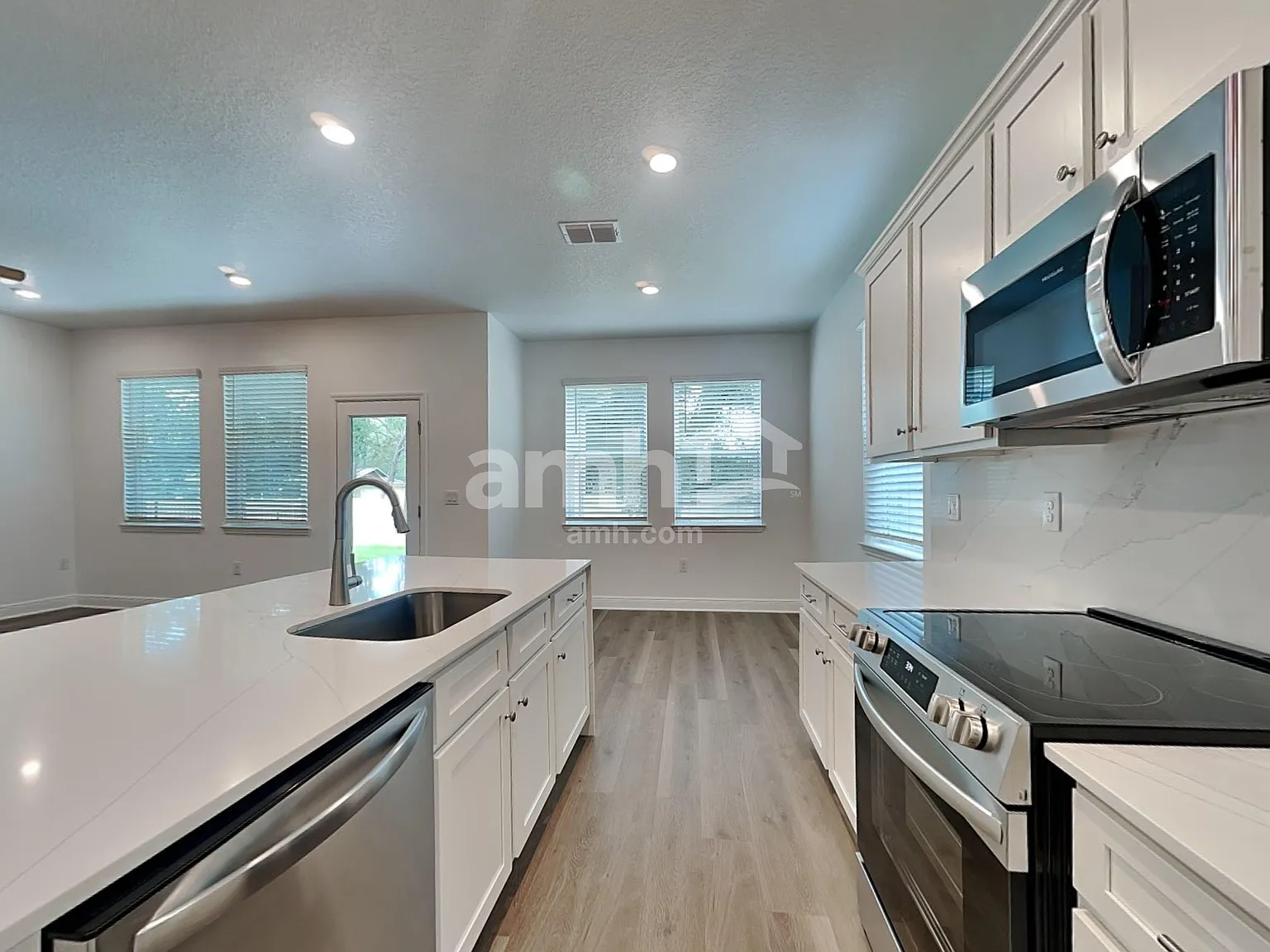 4 bed, 3.0 bath, 2222 sqft, $2,825 — Photo 3