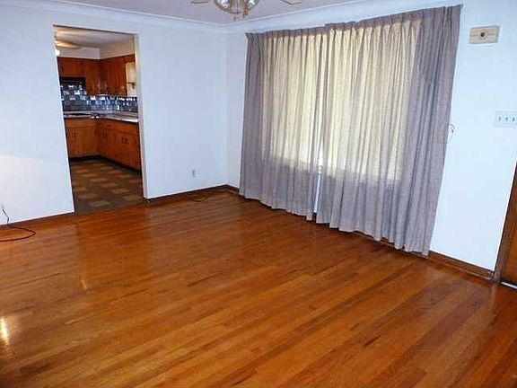 3rd image of 721 Monterey St
