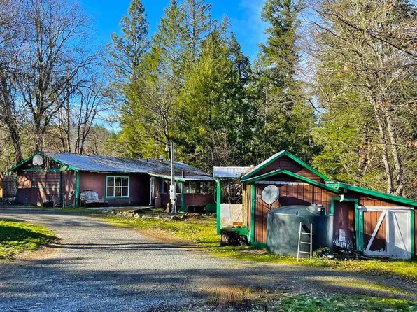 2565 Rockydale Rd, Cave Junction, OR 97523