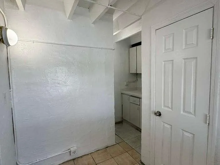 845 SW 6th St #4-D — Photo 6