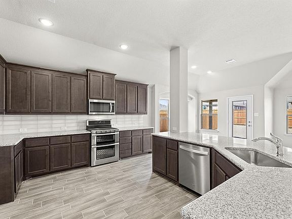 5th image of 1305 Fox Glen Trl
