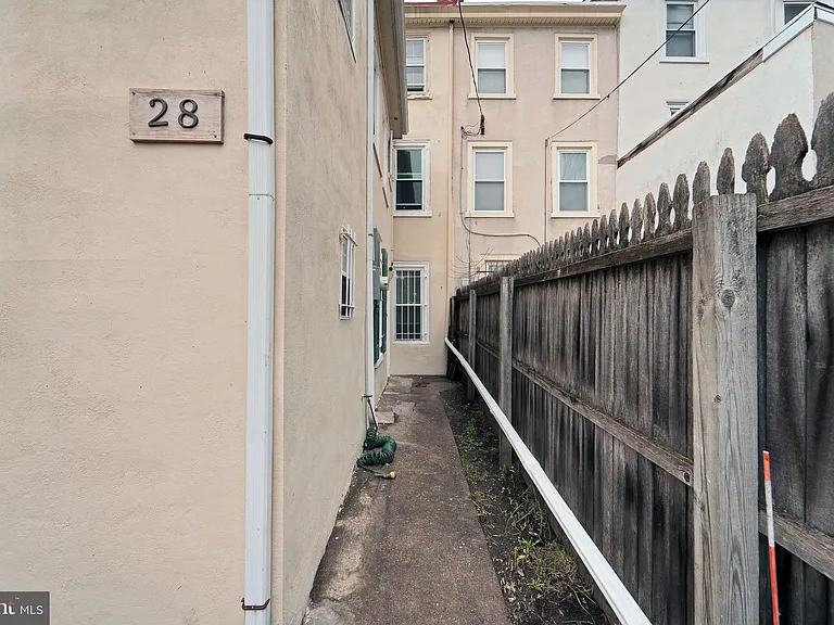 28 W Airy St — Photo 34
