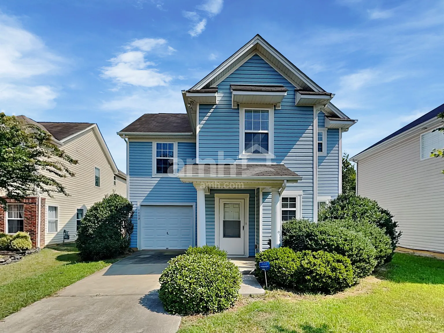 4 bed, 2.5 bath, 2044 sqft, $2,260 — Photo 1