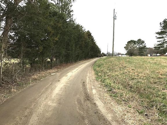 3rd image of 194 Old Benton Way
