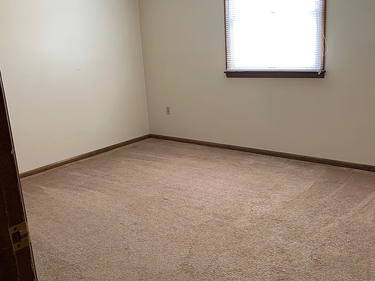 219 Longsite Dr — Photo 18