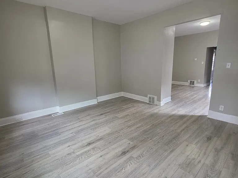 3231 Taft Ave — Photo 3