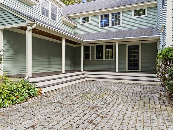5th image of 7 Spruce Point Road