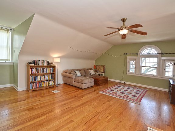 4th image of 2570 Erie Ave